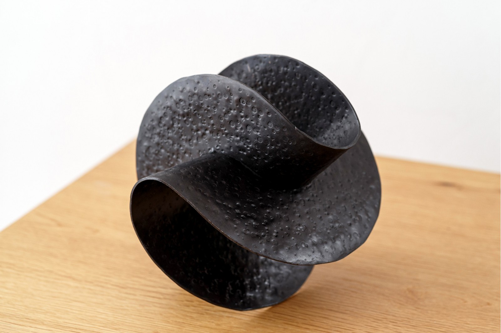 SET OF 2 SCULPTURES. WAVE. AGED BRONZE METAL.
