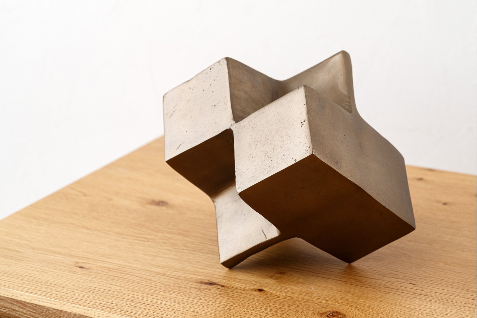 CUBO COLLECTION: BLACK GOLD METAL DECORATION