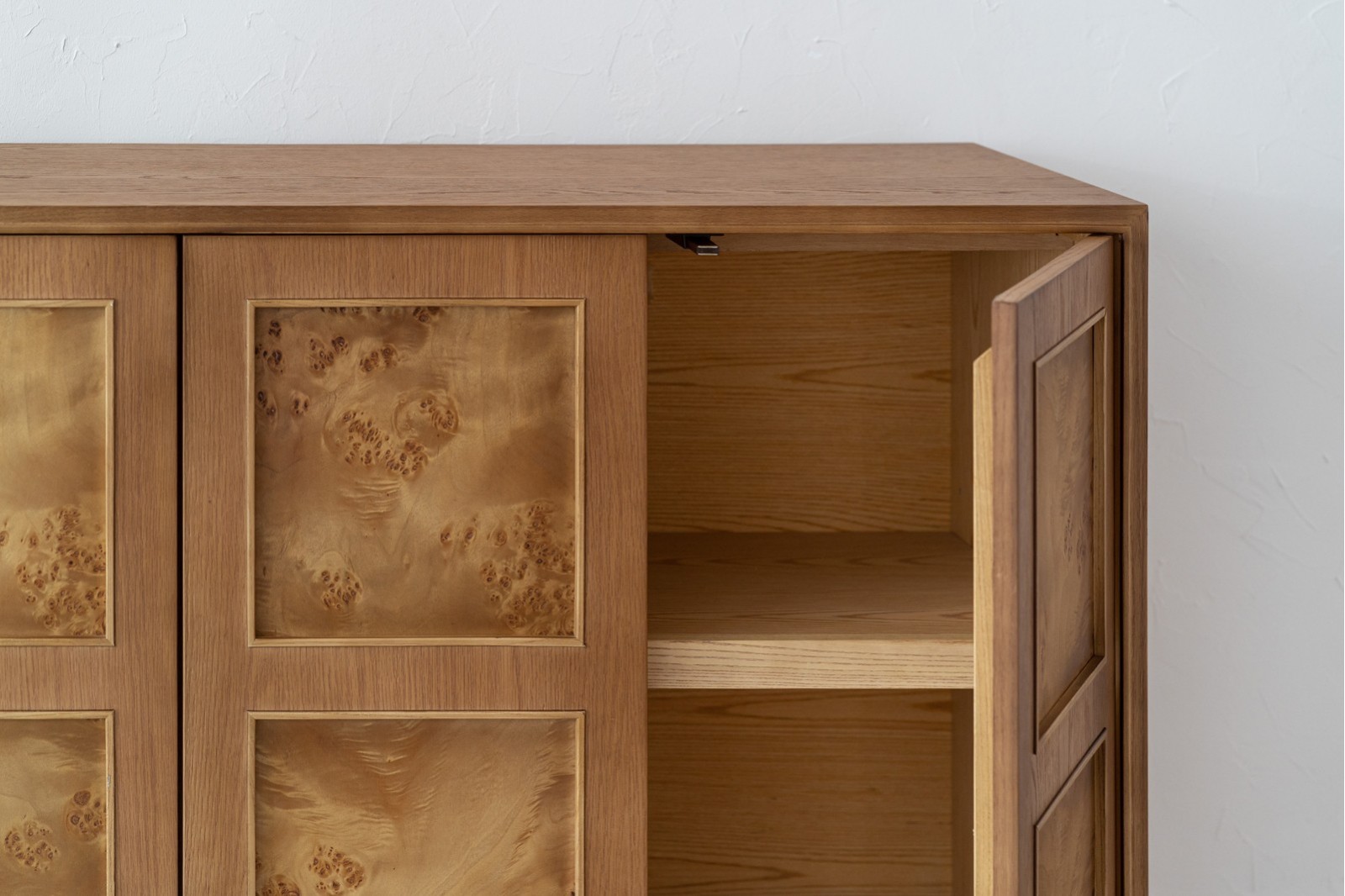 TERRA SIDEBOARD. LIGHT STAINED OAK