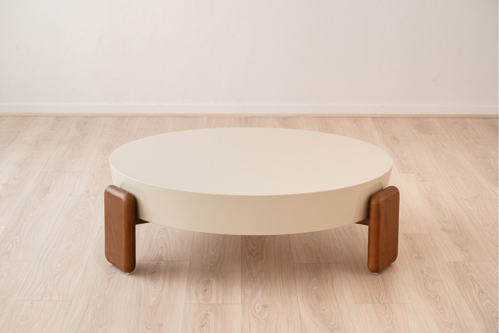 OBI COFFEE TABLE. BEIGE LACQUER AND WALNUT