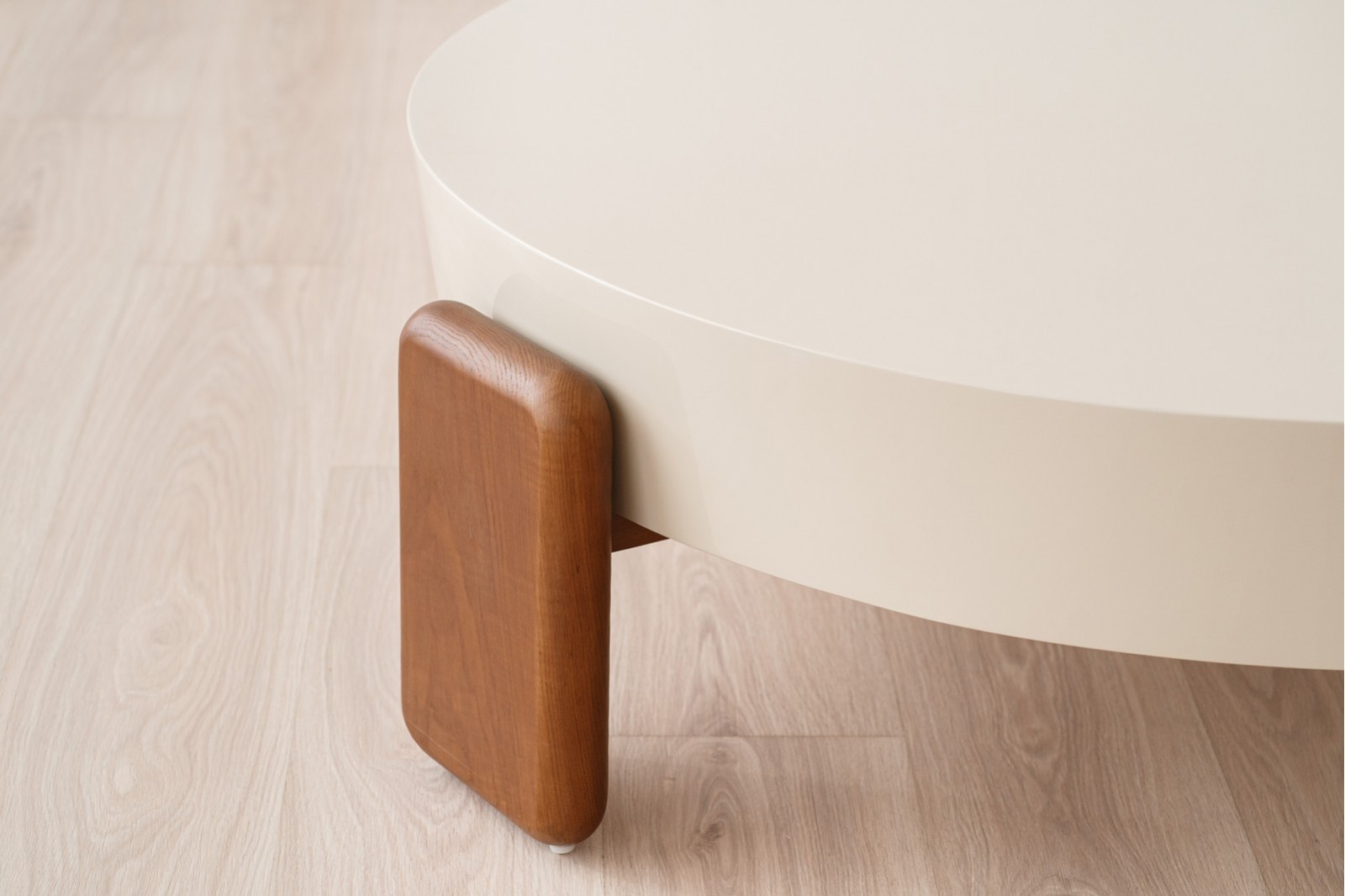 OBI COFFEE TABLE. BEIGE LACQUER AND WALNUT