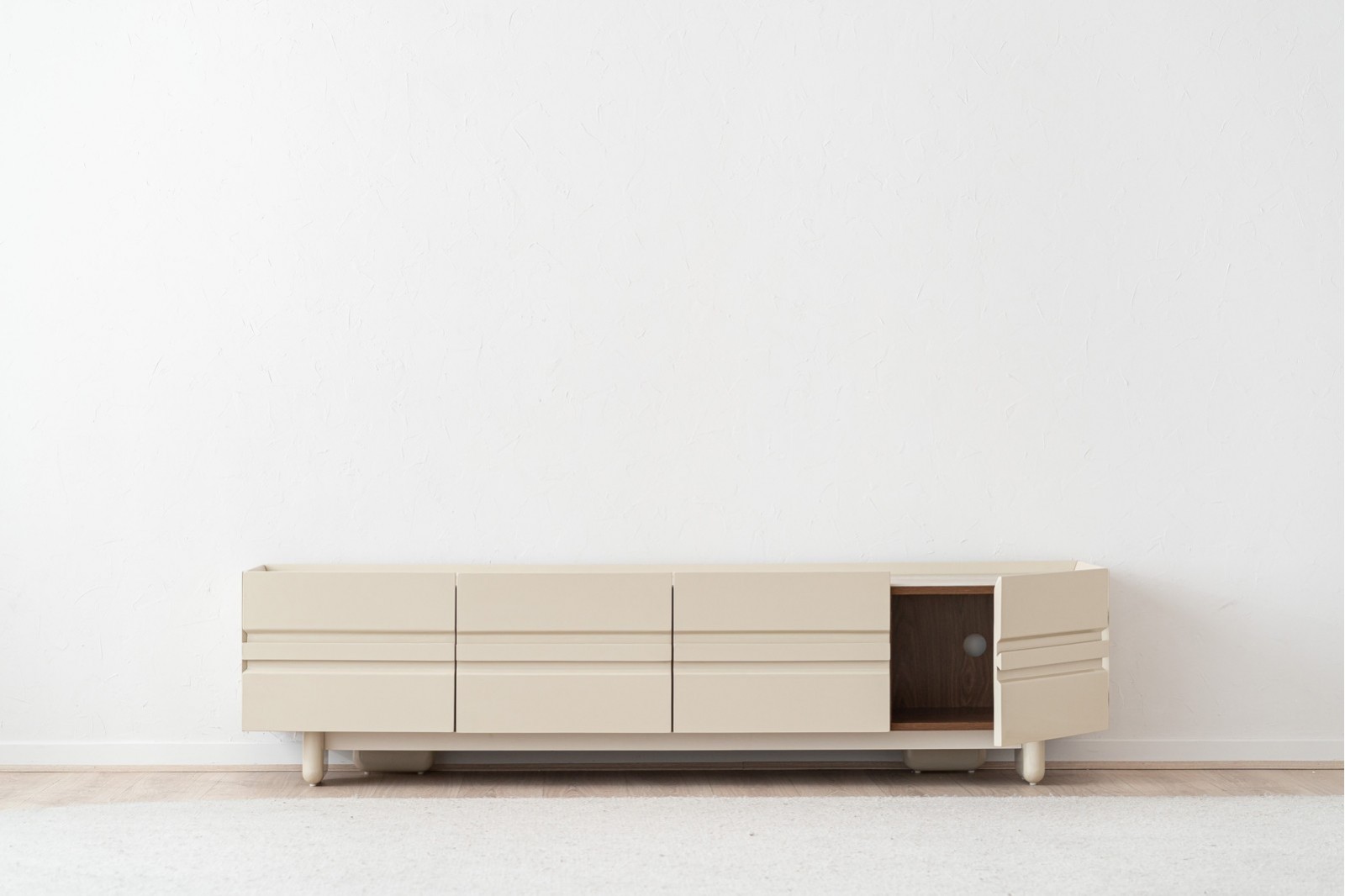 EO TV UNIT. CERAMIC TOP AND GLOSSY BEIGE LACUQER