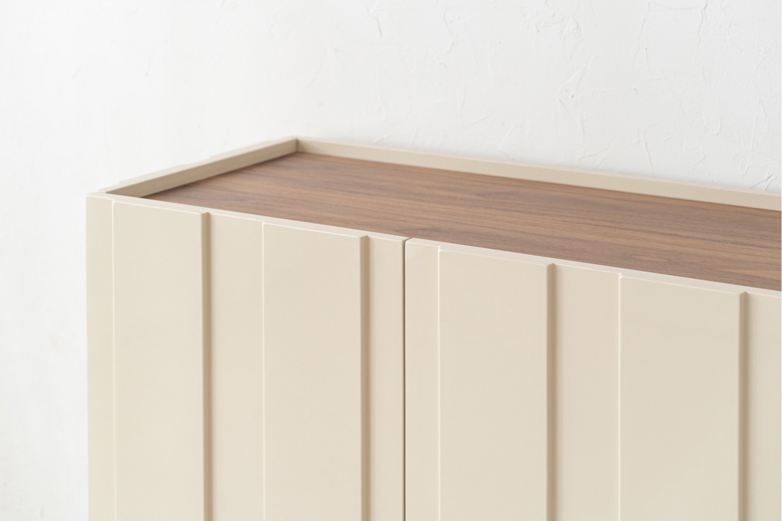 SIDEBOARD OBI. WALNUT AND GLOSSY BEIGE LACQUER