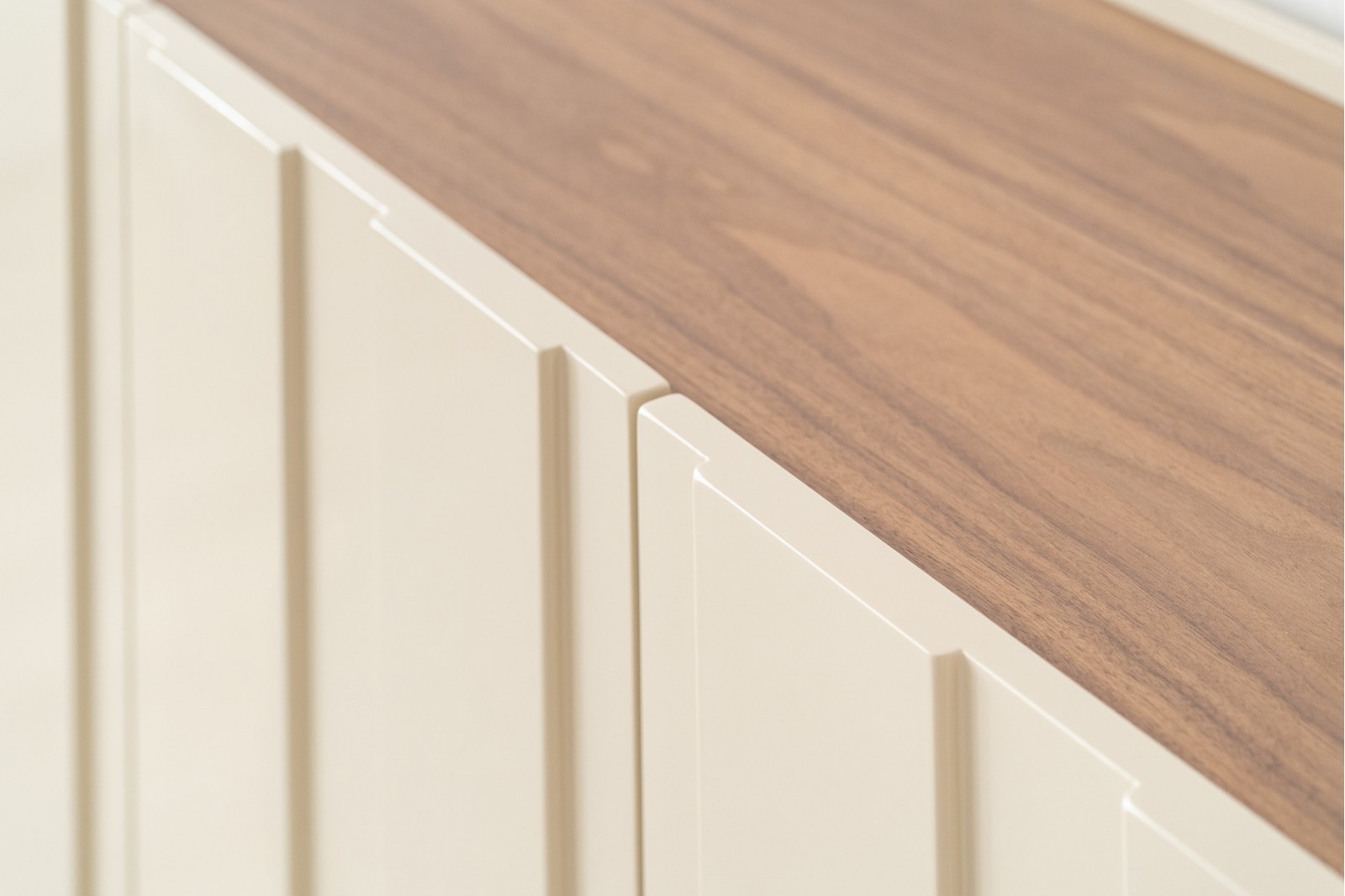 SIDEBOARD OBI. WALNUT AND GLOSSY BEIGE LACQUER