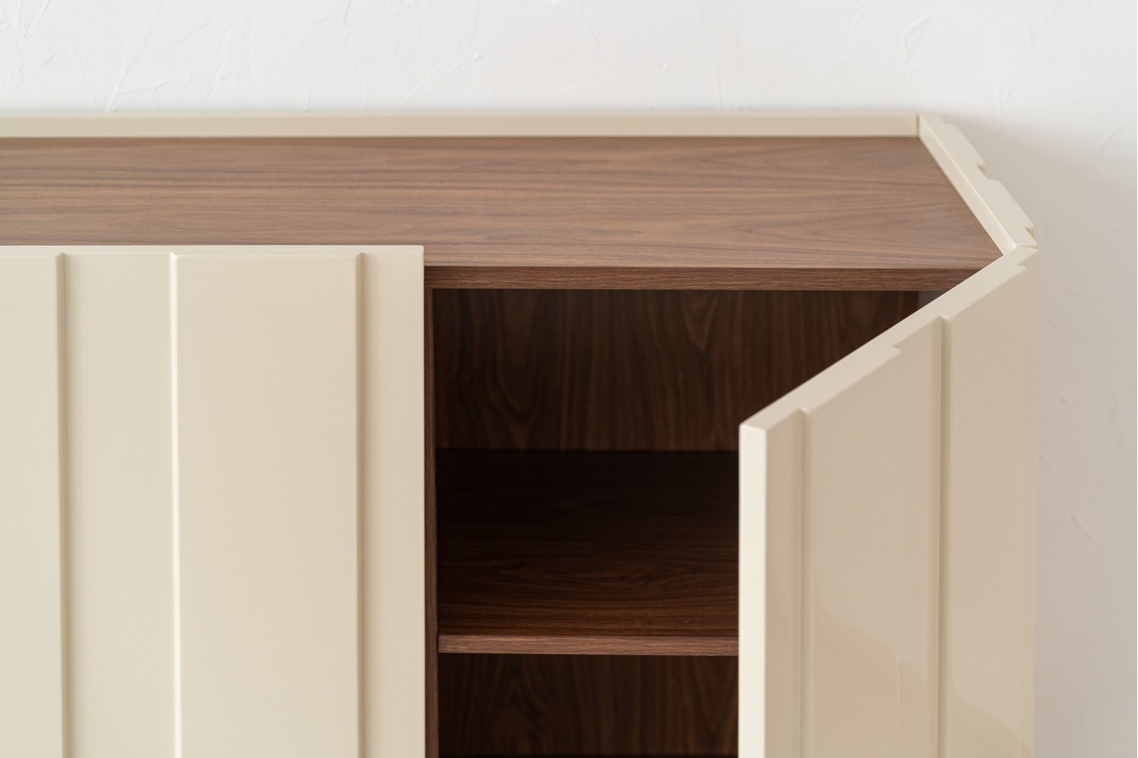 SIDEBOARD OBI. WALNUT AND GLOSSY BEIGE LACQUER