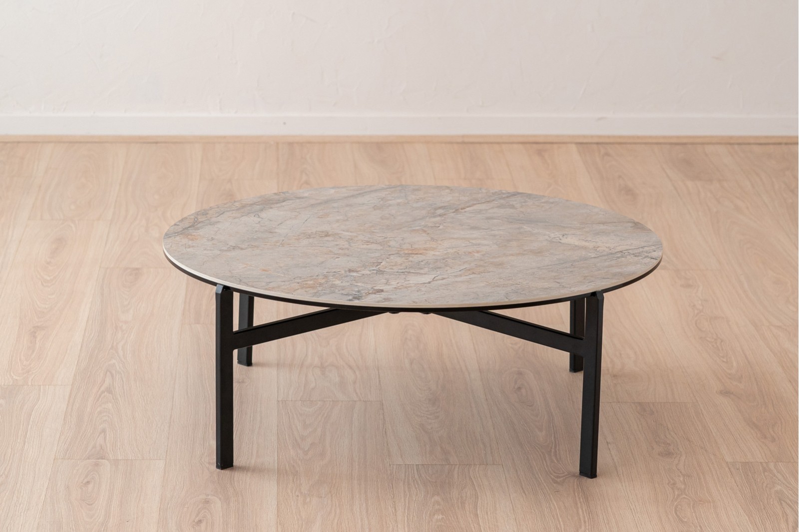 COFFEE TABLE SAND. CERAMIC AND BLACK METAL.