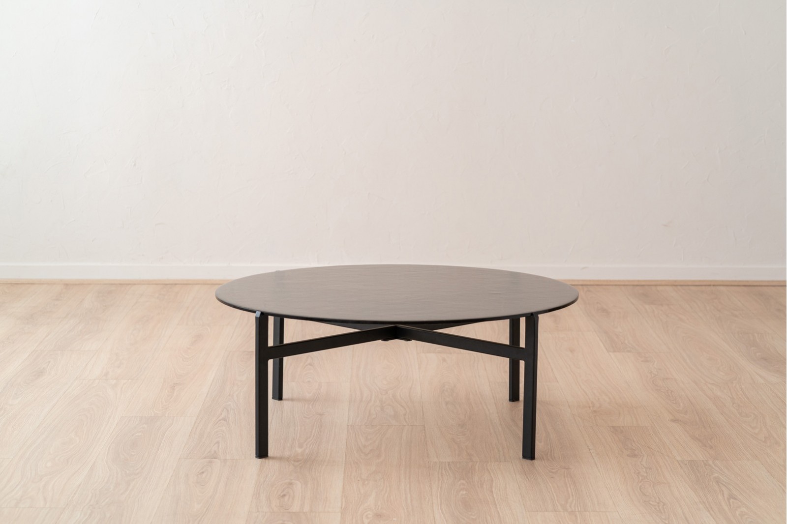 COFFEE TABLE. TEXTURED AMBER GLASS. METAL