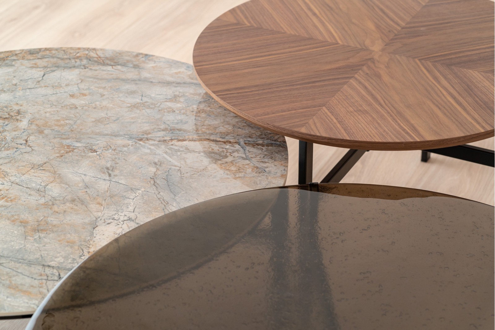 COFFE TABLE SAND. WALNUT AND BLACK METAL