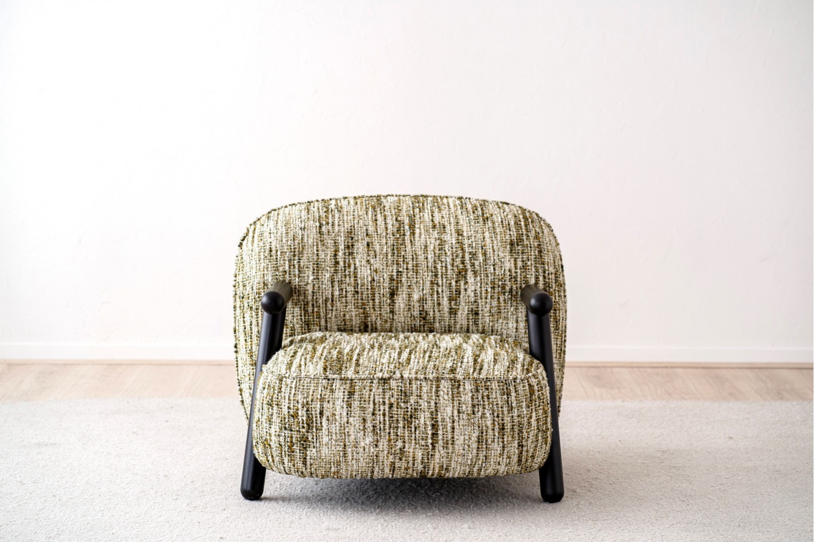 FAUTEUIL. TAPISSE D-UN IMPRIME VERT ET BLANC