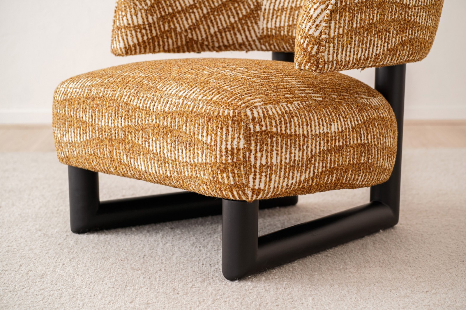 ARMCHAIR NEO. OCHRE WHITE PRINT AND BLACK WOOD