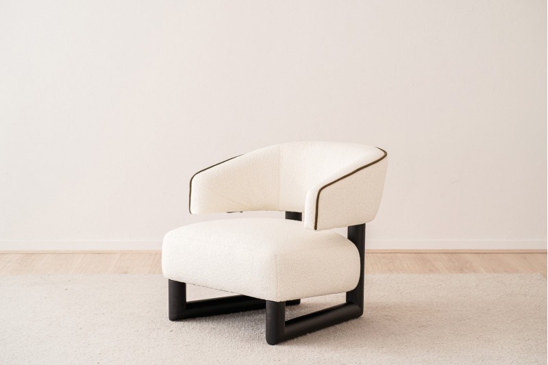 FAUTEUIL NEO. BLANC CASSE ET BOIS NOIR