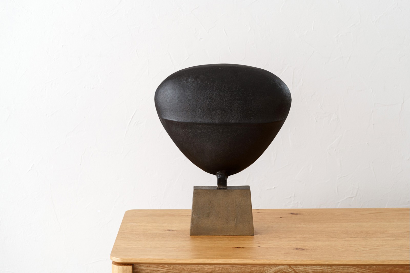 COLECCIÓN MÁSCARA: ESCULTURA METAL ORO NEGRO