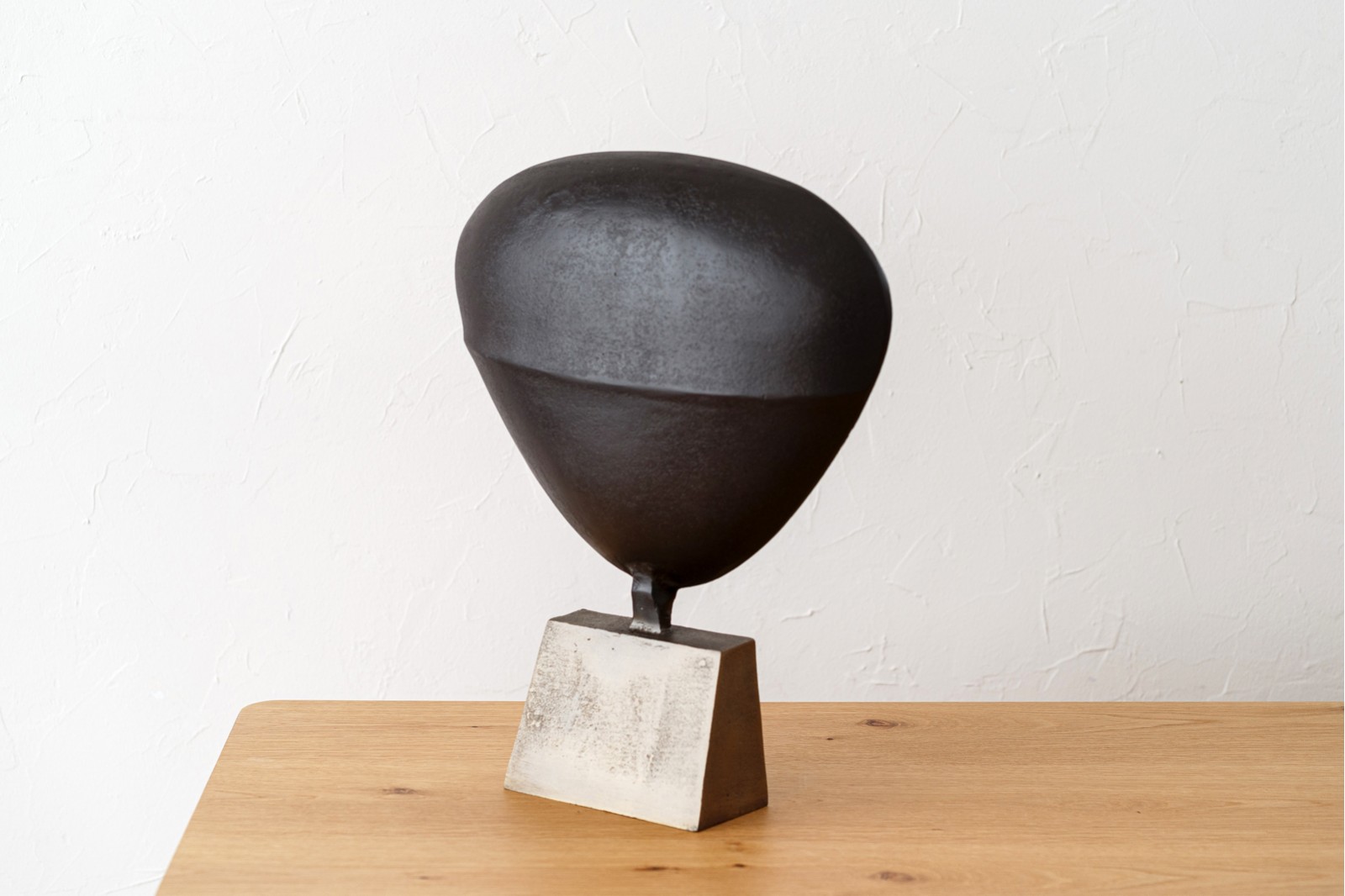 COLECCIÓN MÁSCARA: ESCULTURA METAL ORO NEGRO
