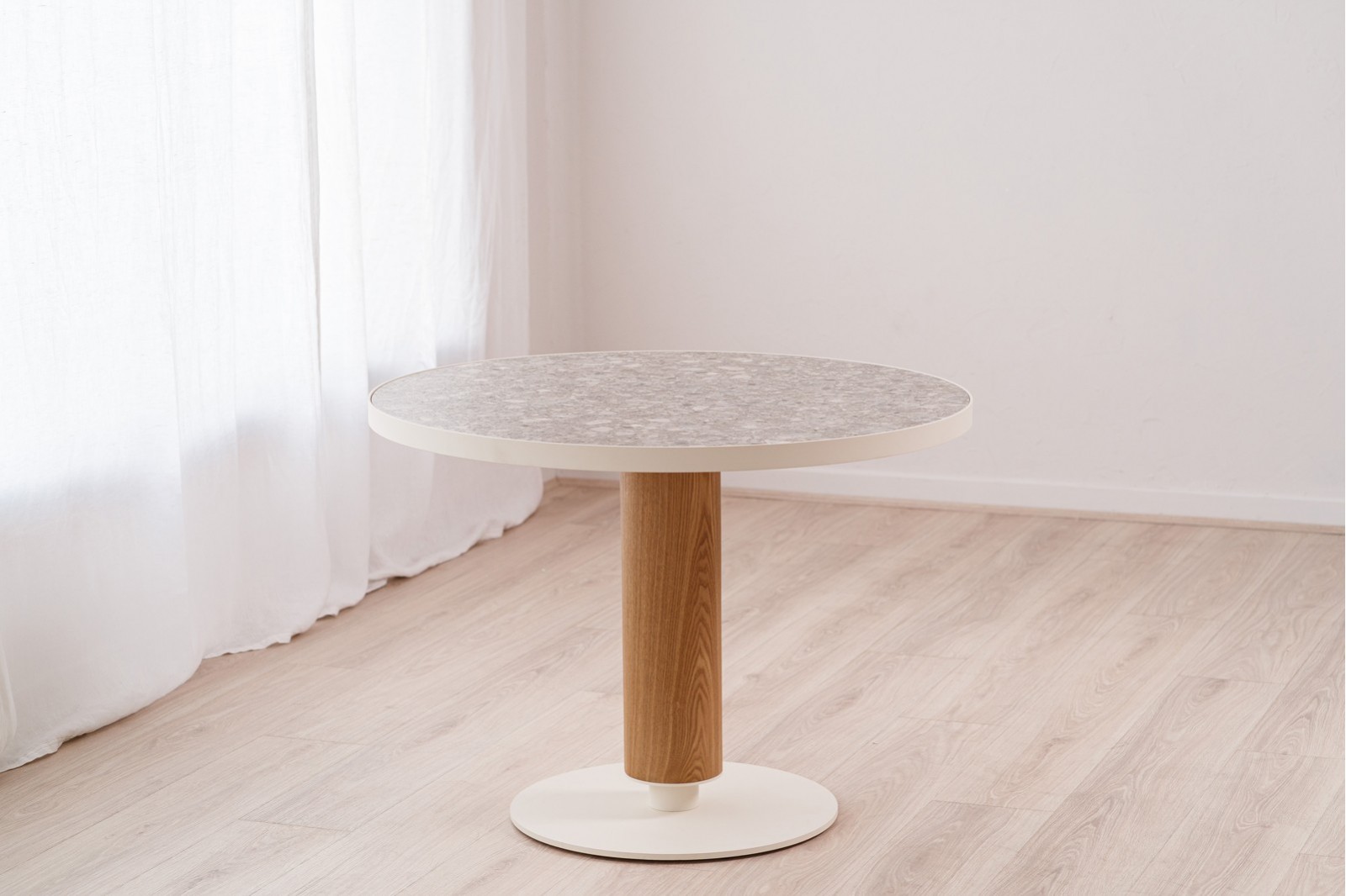 ROUND LOUNGE TABLE. CERAMIC AND WOOD