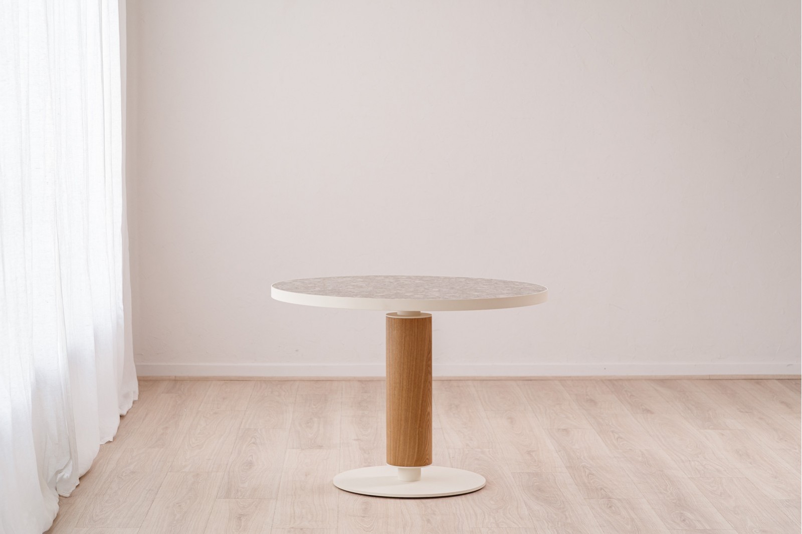 ROUND LOUNGE TABLE. CERAMIC AND WOOD