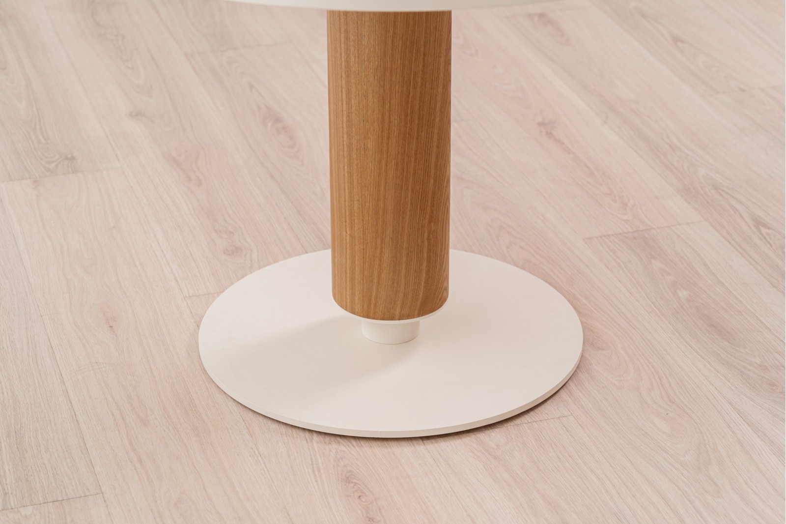 ROUND LOUNGE TABLE. CERAMIC AND WOOD