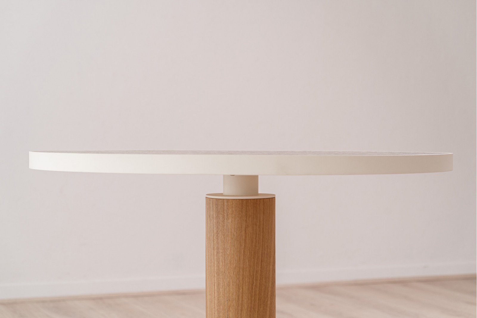 ROUND LOUNGE TABLE. CERAMIC AND WOOD