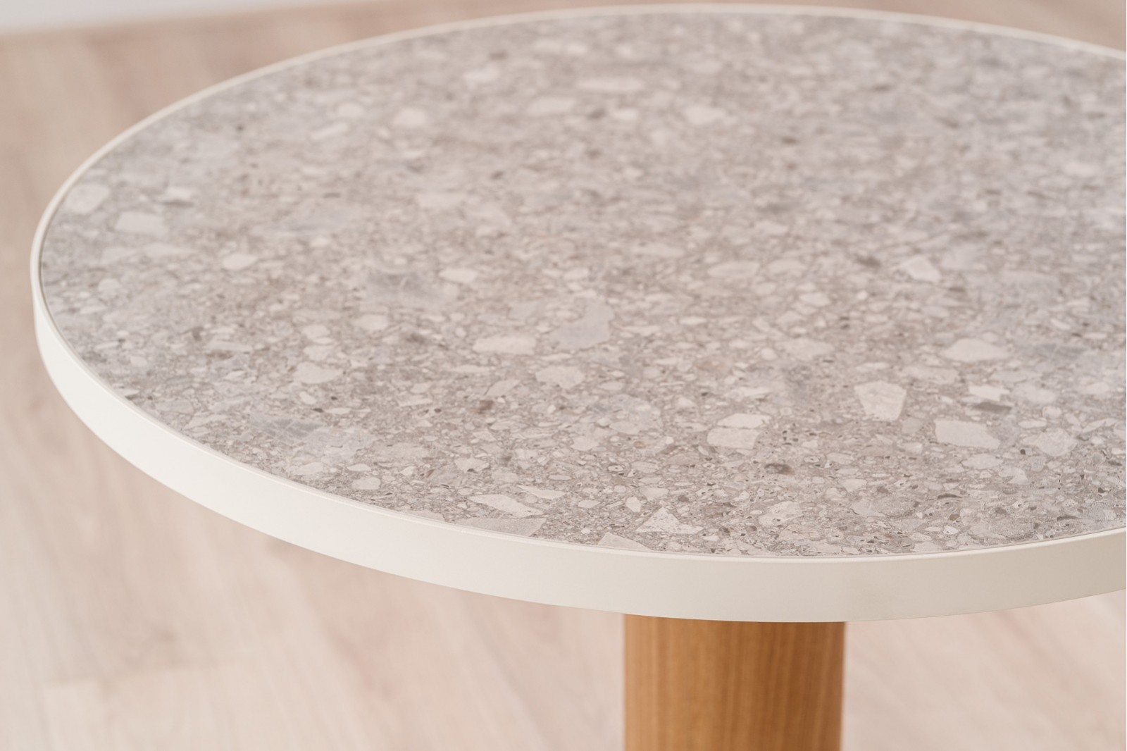 ROUND LOUNGE TABLE. CERAMIC AND WOOD