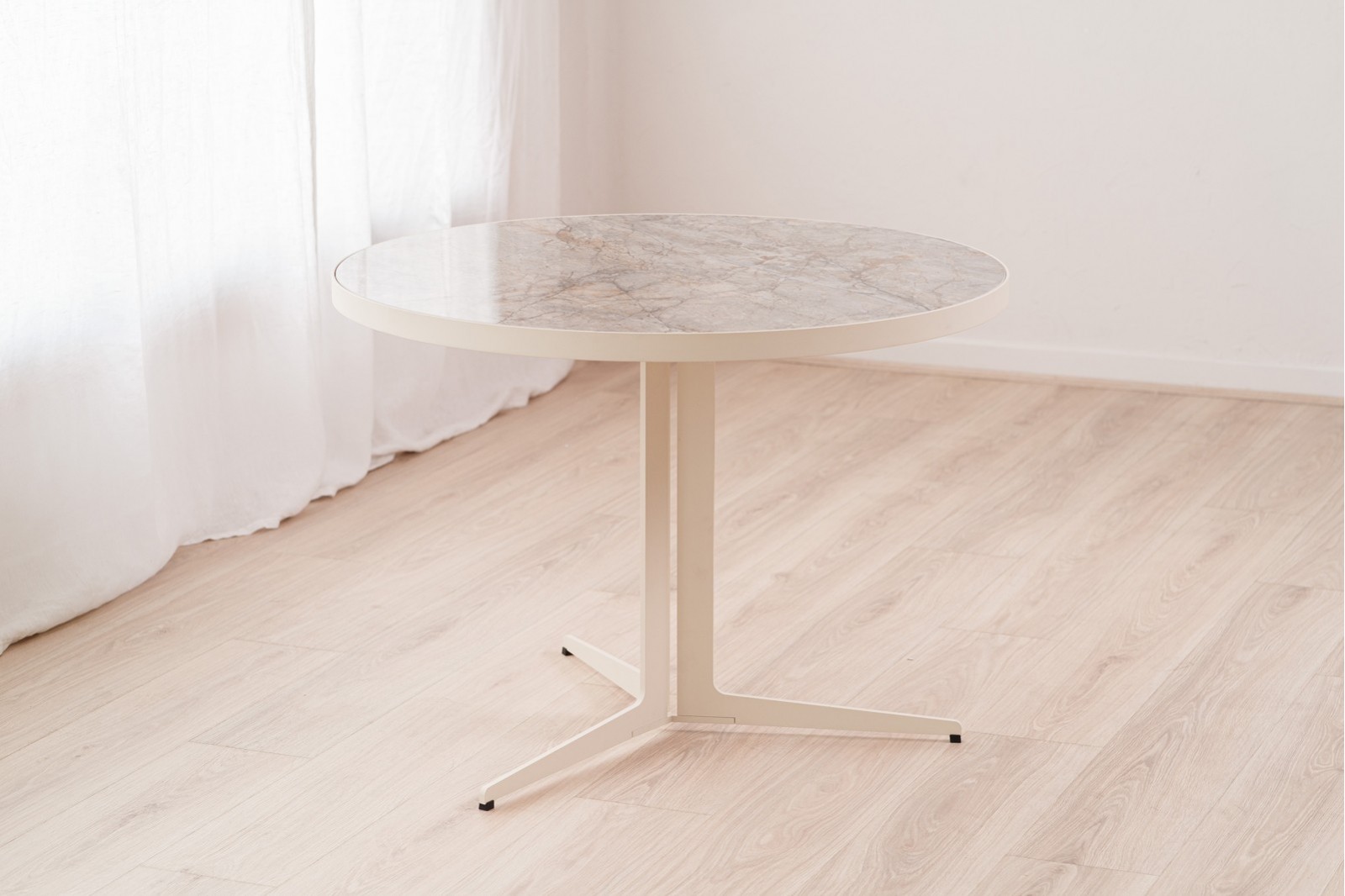 ROUND LOUNGE TABLE. CERAMIC AND METAL. S1