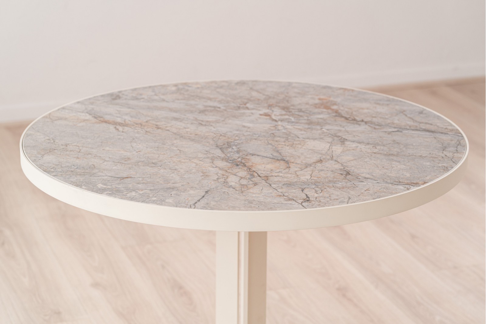 ROUND LOUNGE TABLE. CERAMIC AND METAL. S1