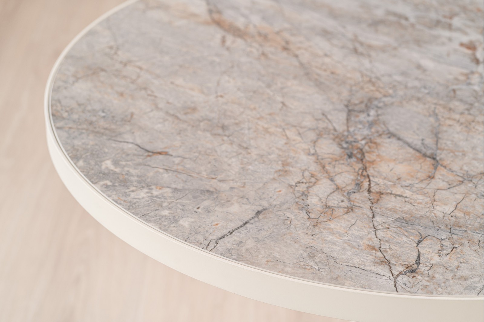 ROUND LOUNGE TABLE. CERAMIC AND METAL. S1