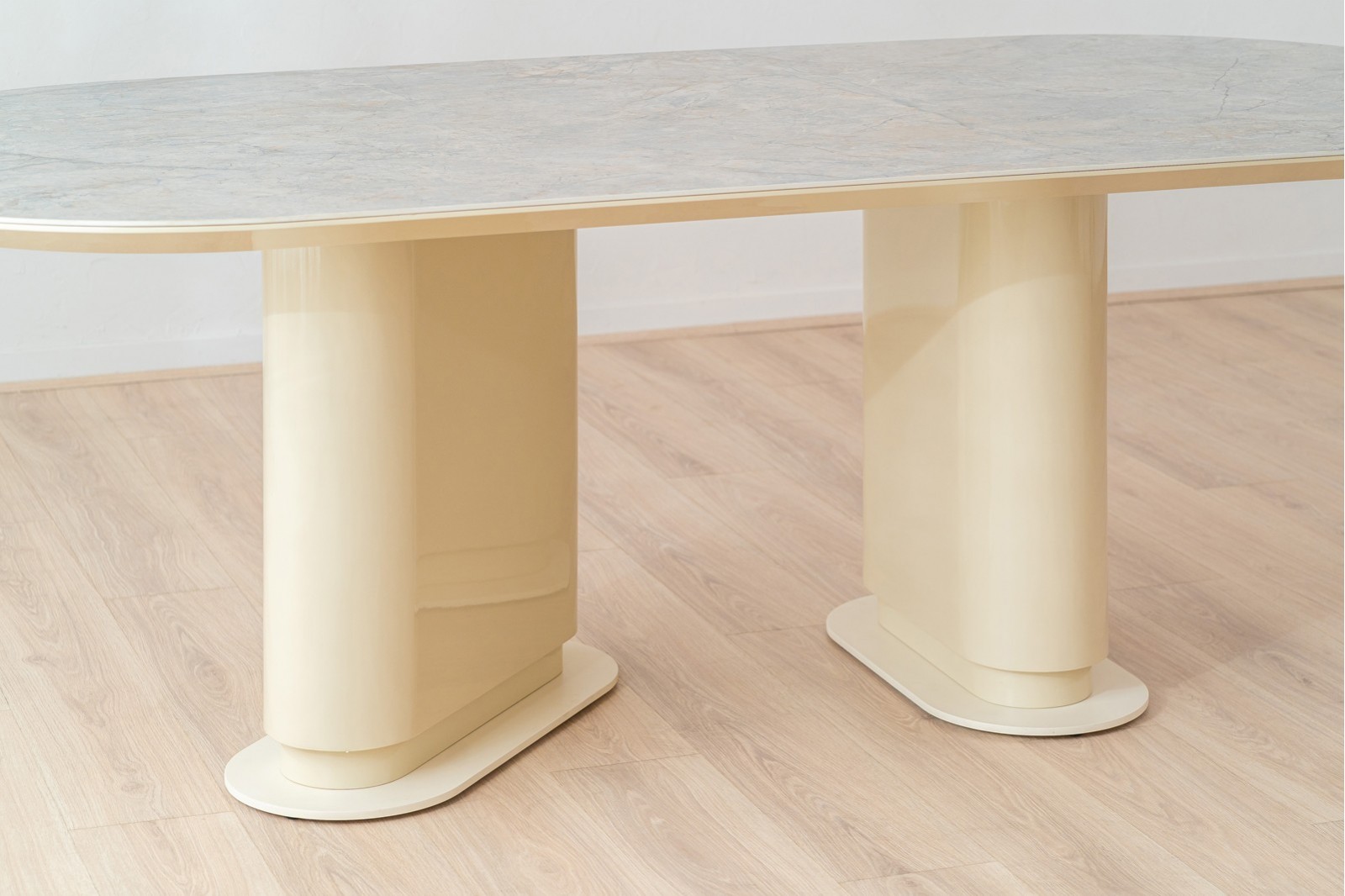 DINING TABLE DUNE. CERAMIC TOP . BEIGE LACQUER