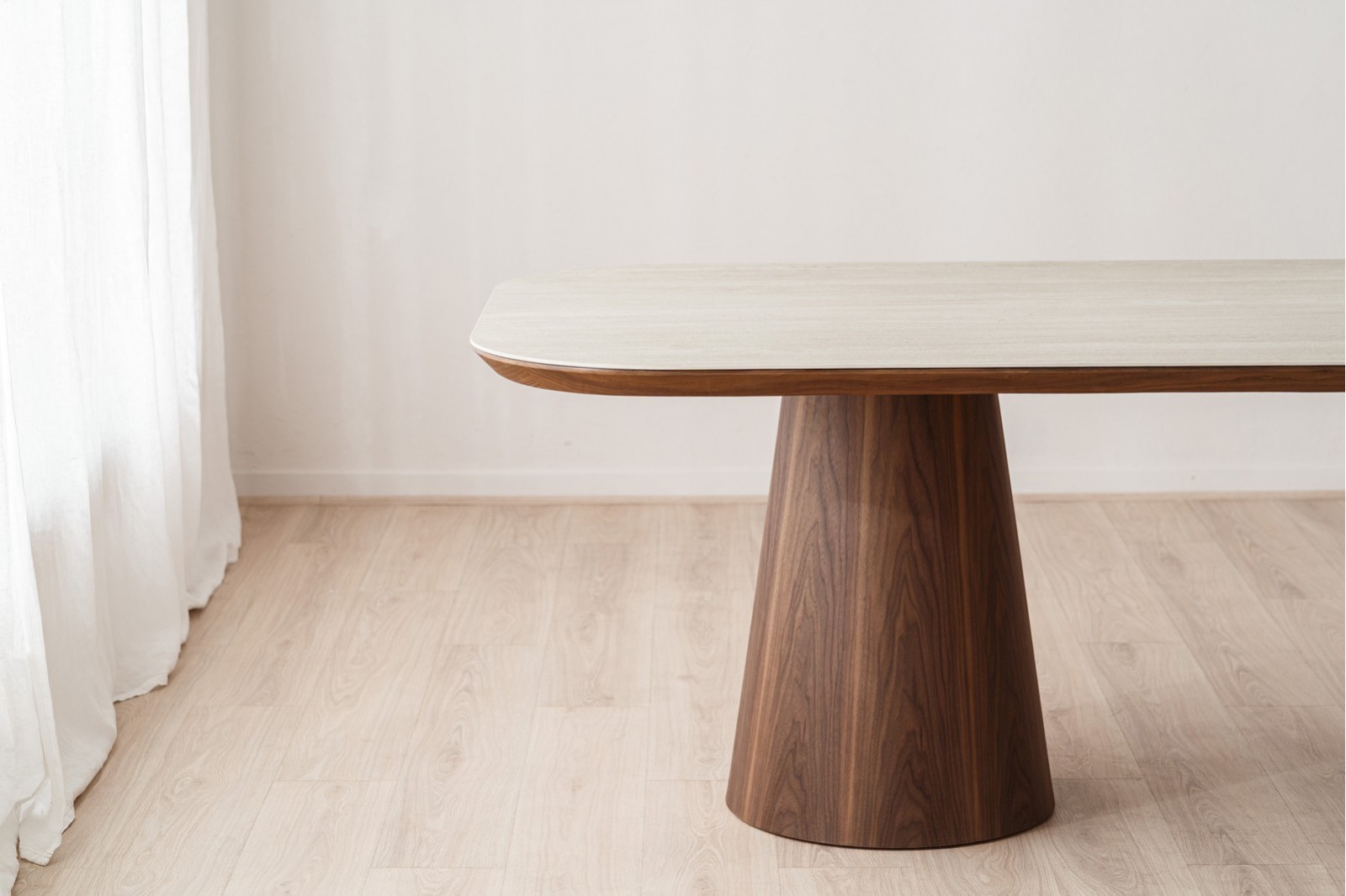 DINING TABLE DOLMEN. CERAMIC AND WALNUT