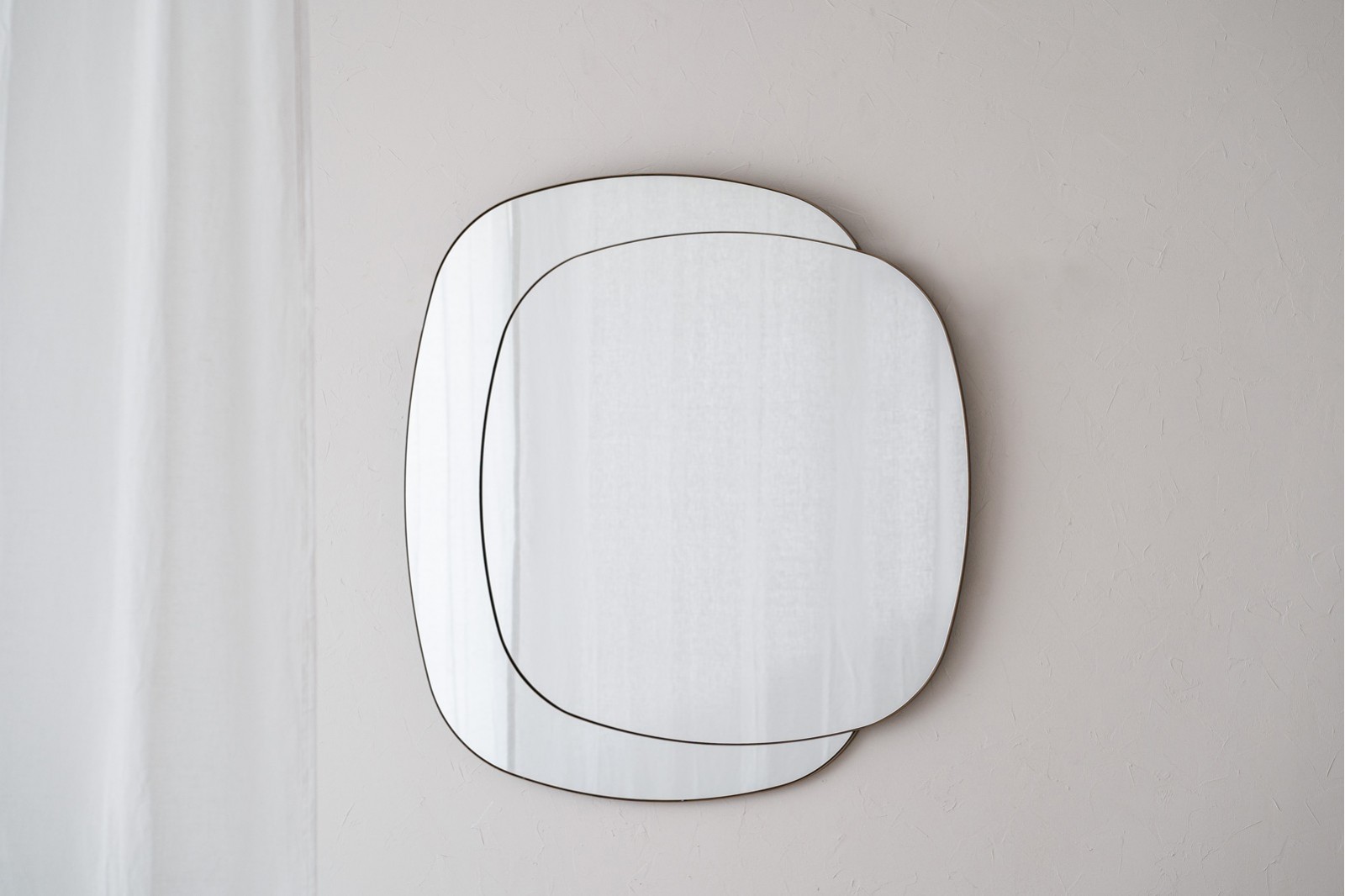 WALL MIRROR METAL FRAME. PARALLEL