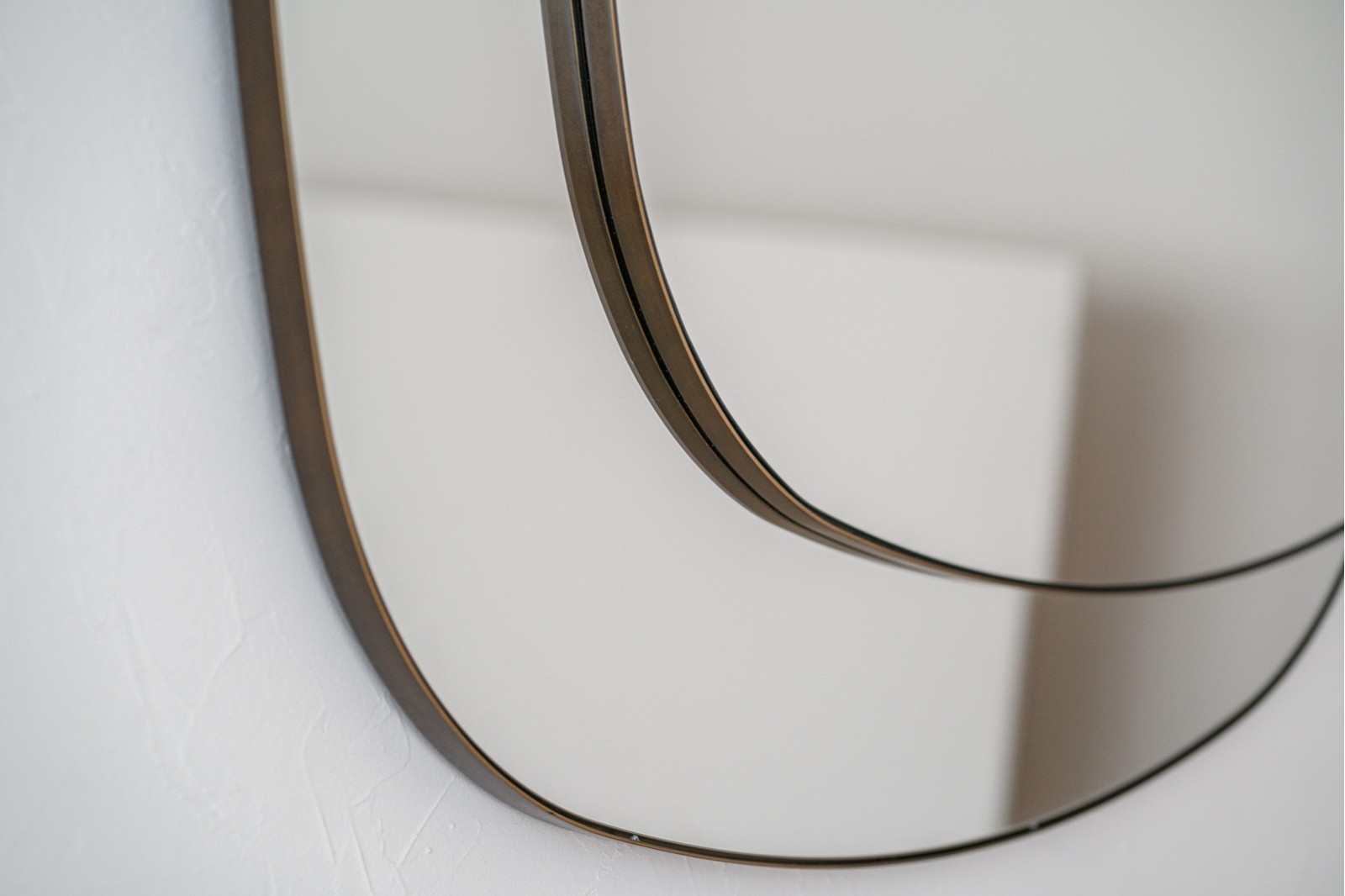 WALL MIRROR METAL FRAME. PARALLEL