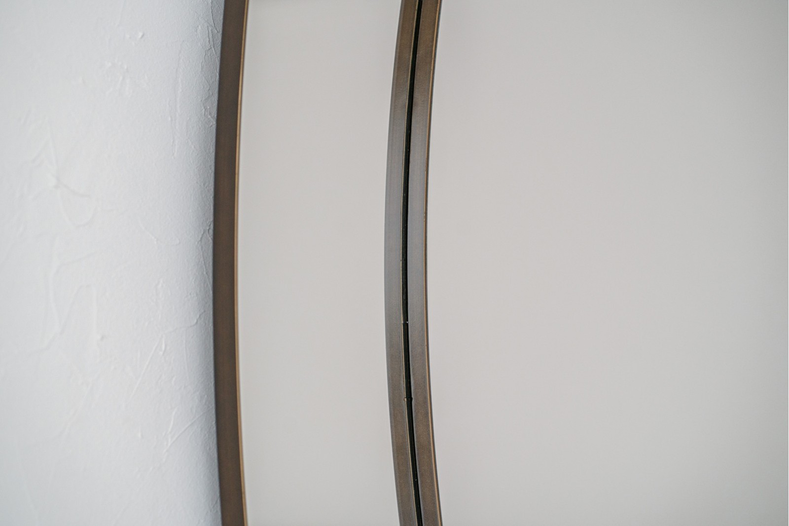 WALL MIRROR METAL FRAME. PARALLEL