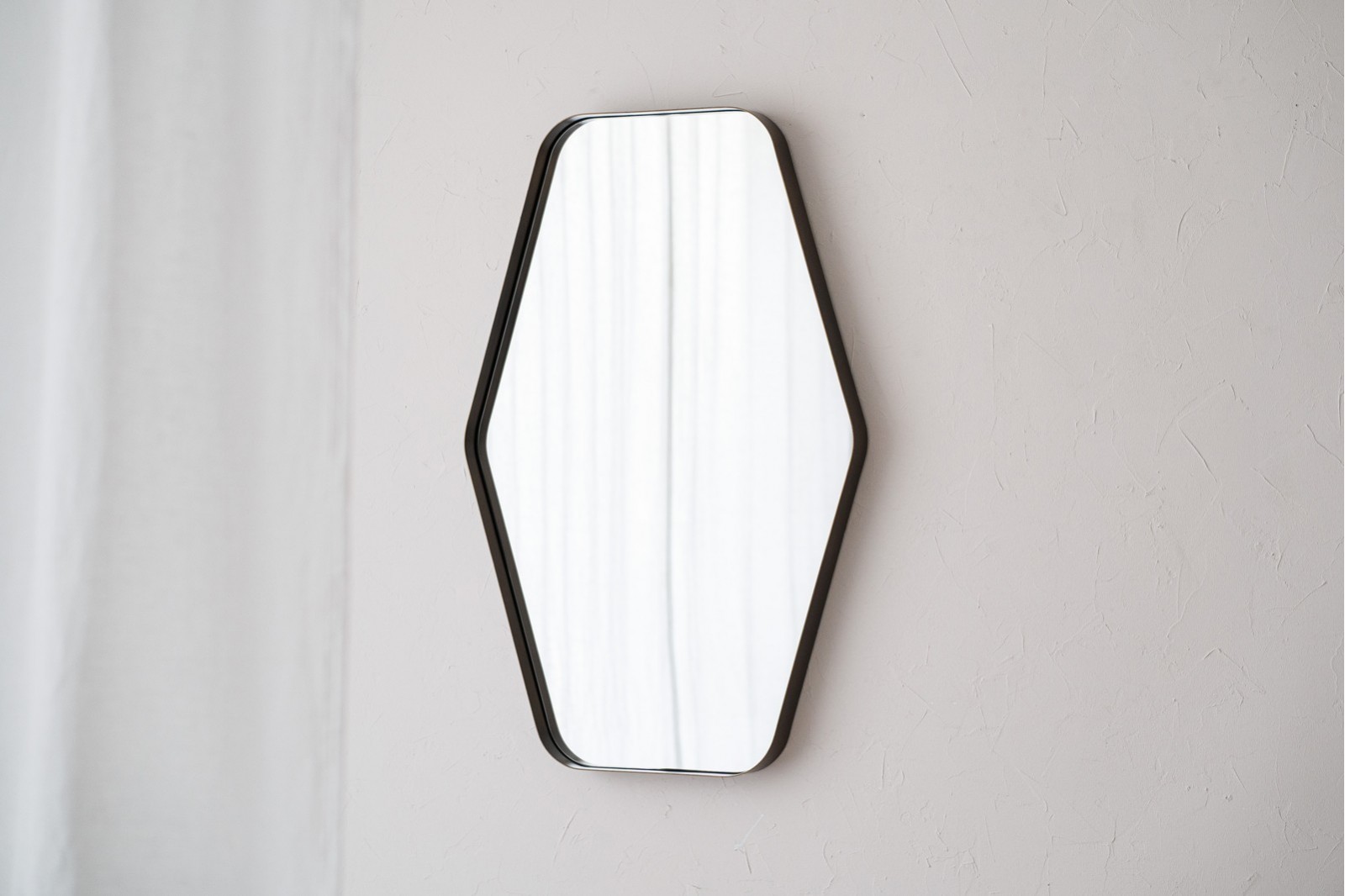 WALL MIRROR. FACETTED. METAL