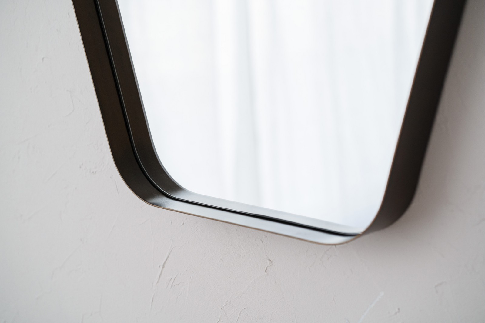 WALL MIRROR. FACETTED. METAL