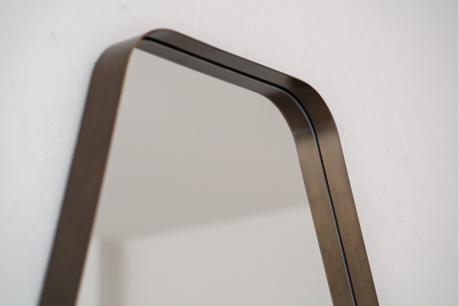 WALL MIRROR. FACETTED. METAL