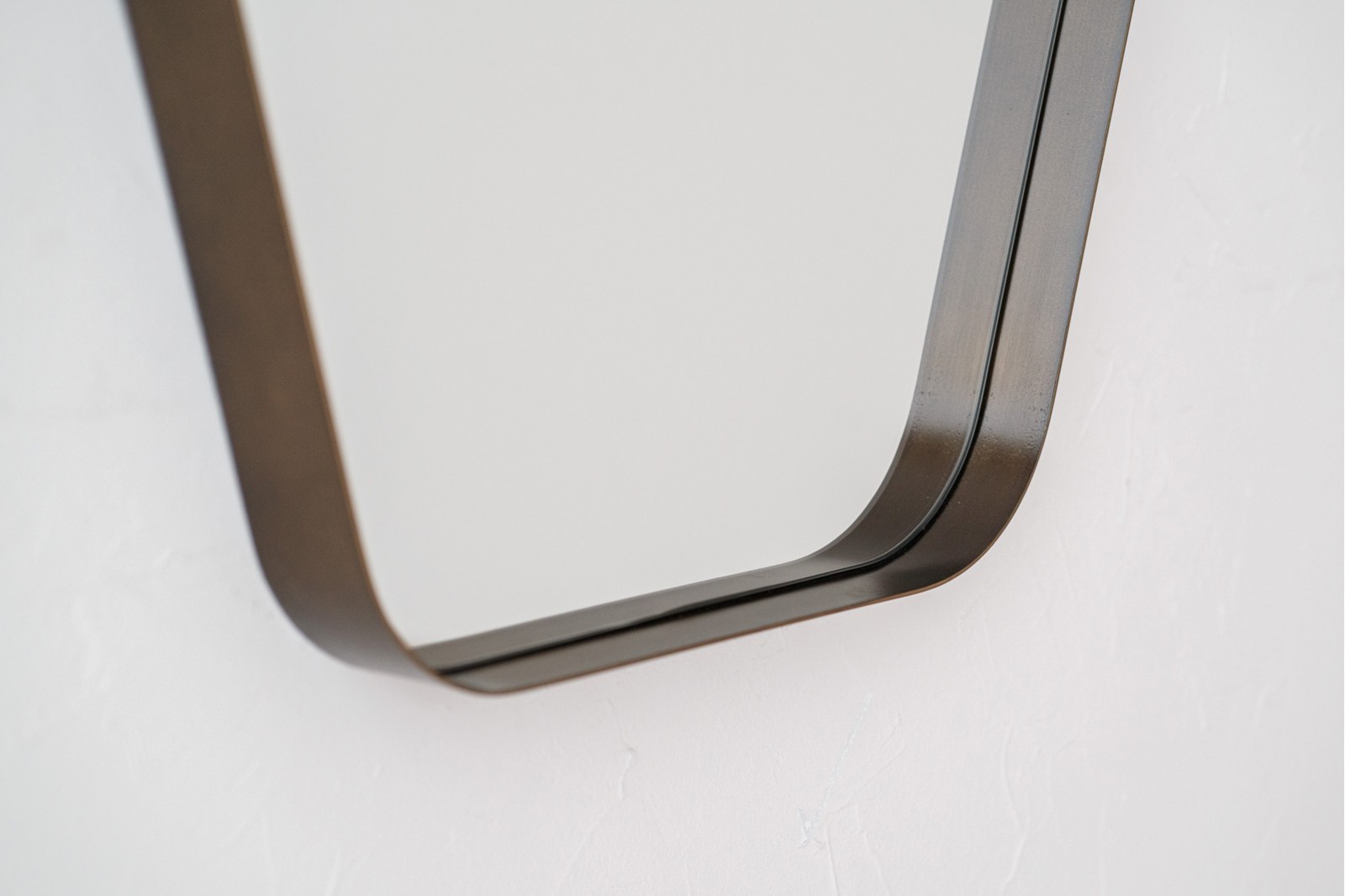 ESPEJO DE PARED. FACETADO. METAL