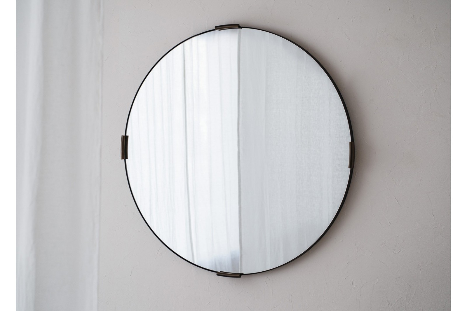 ROUND WALL MIRROR. METAL BLACK