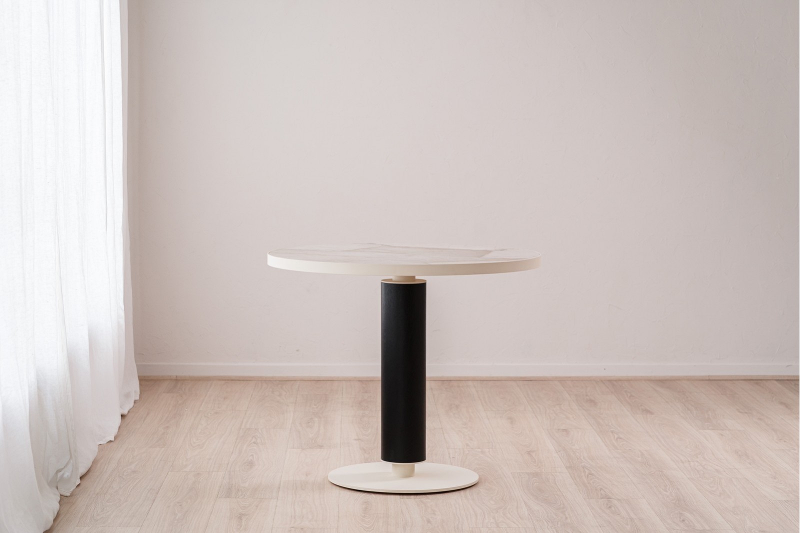 DINING - COFFEE TABLE. ROUND. CERAMIC & BLACK ASH