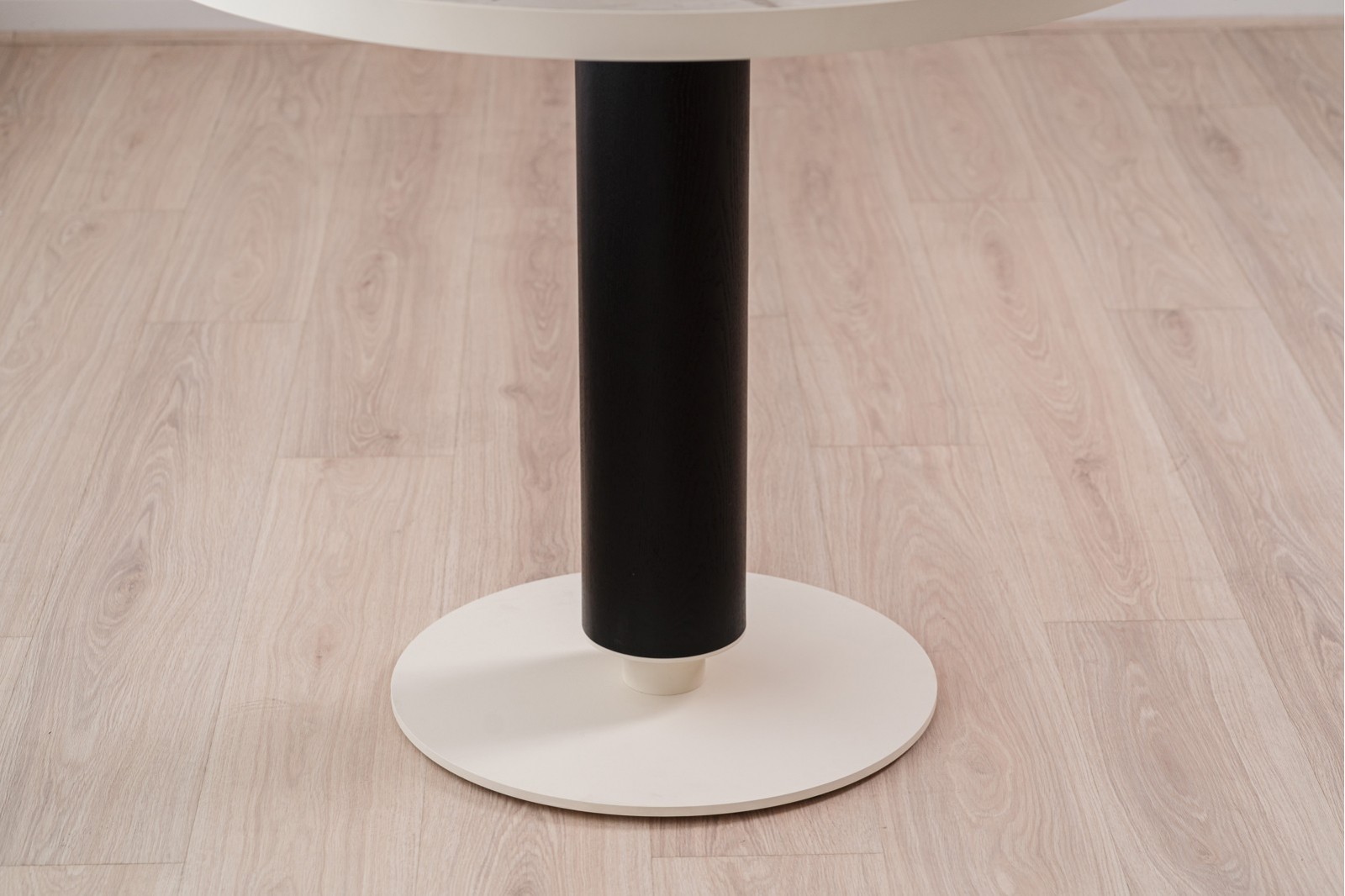 DINING - COFFEE TABLE. ROUND. CERAMIC & BLACK ASH