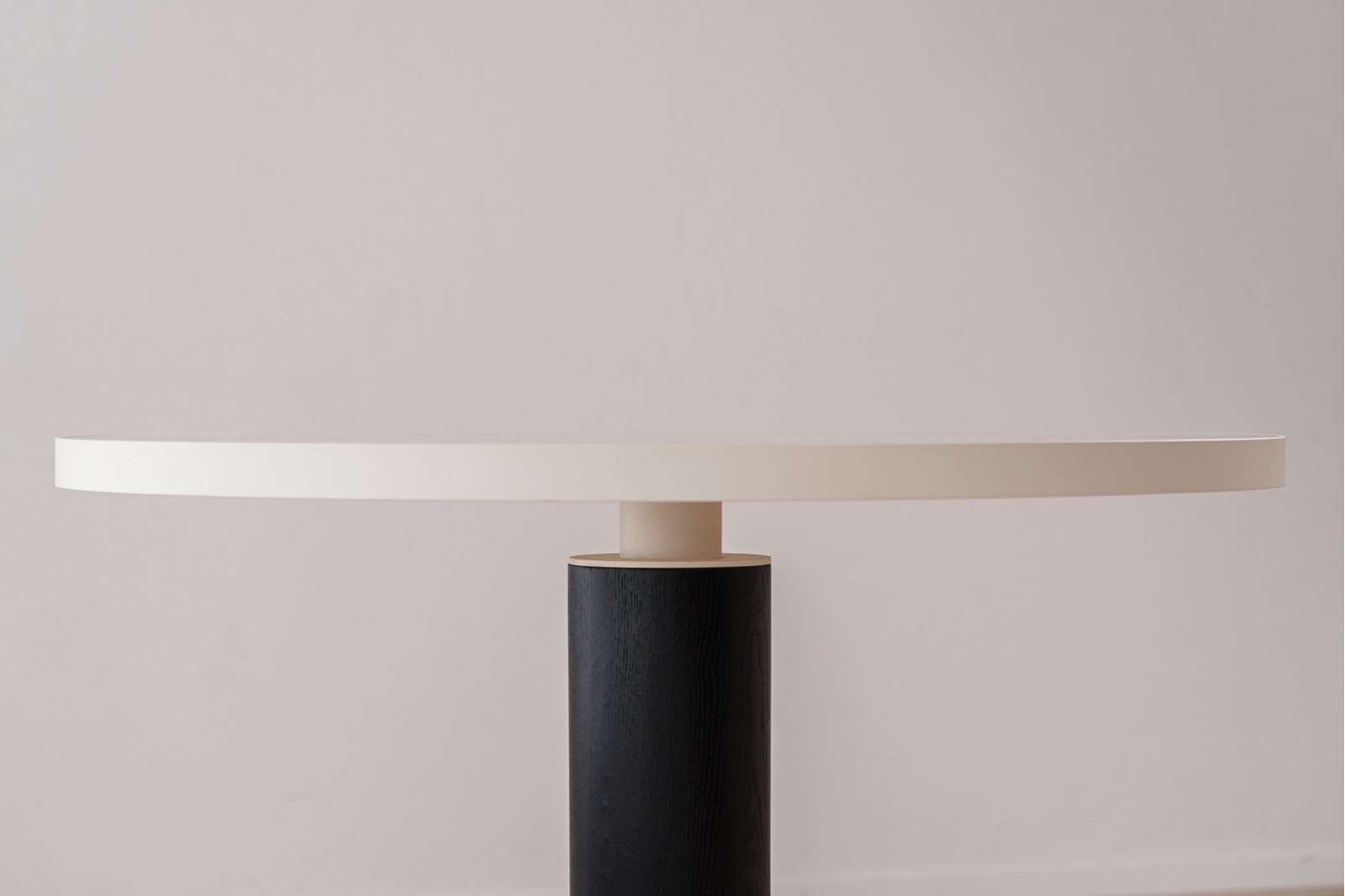 DINING - COFFEE TABLE. ROUND. CERAMIC & BLACK ASH