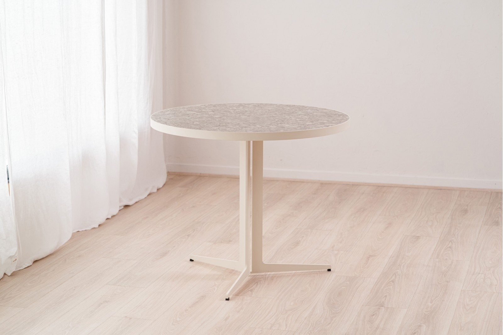 DINING -COFFEE TABLE. ROUND CERAMIC & METAL. S1