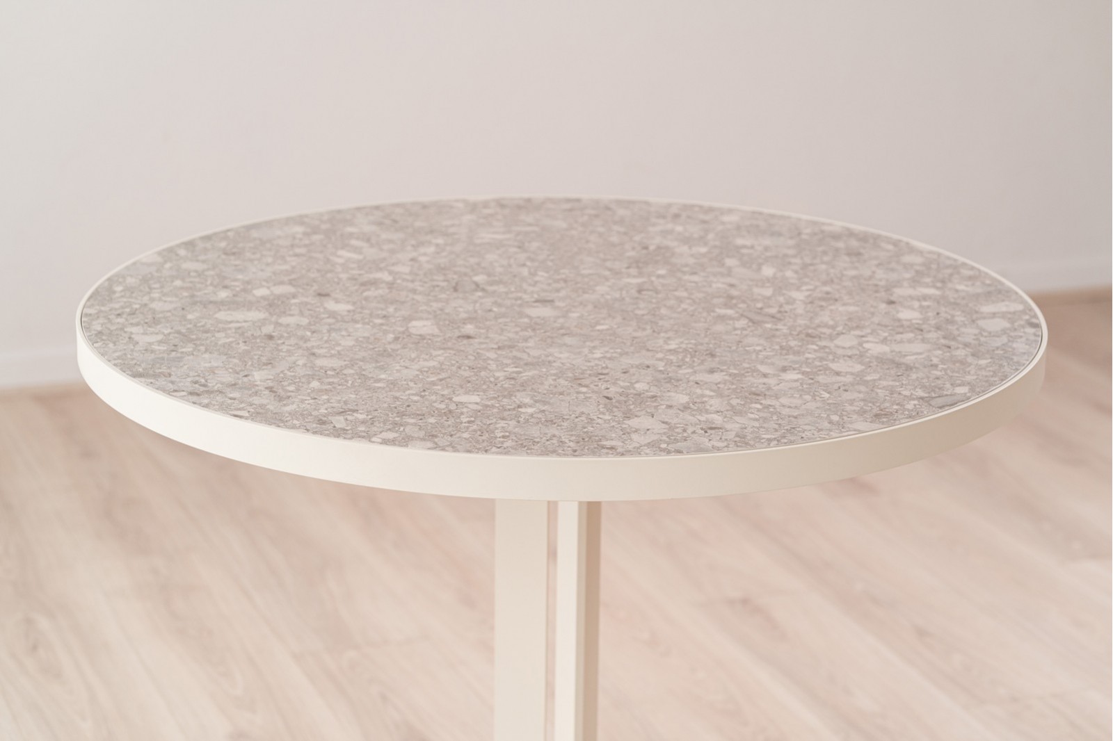 DINING -COFFEE TABLE. ROUND CERAMIC & METAL. S1