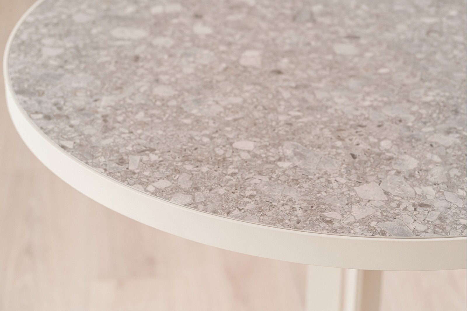 DINING -COFFEE TABLE. ROUND CERAMIC & METAL. S1
