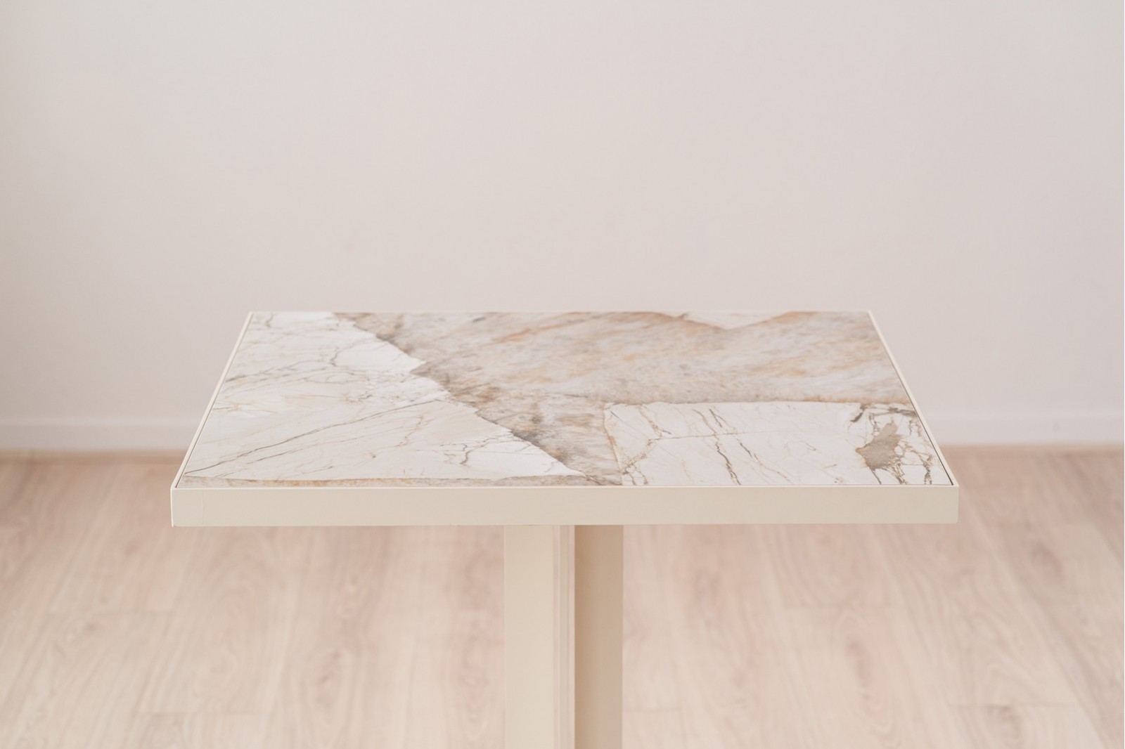 DINING -COFFEE TABLE. SQUARE. CERAMIC & METAL. S1