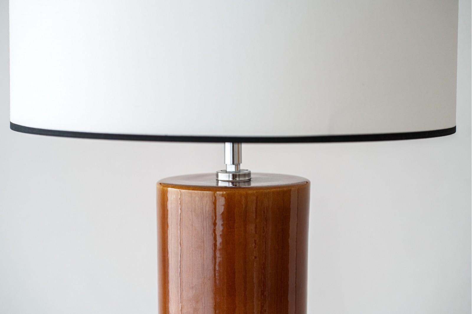 LAMPE NELA. CERAMIQUE. JAUNE DORE