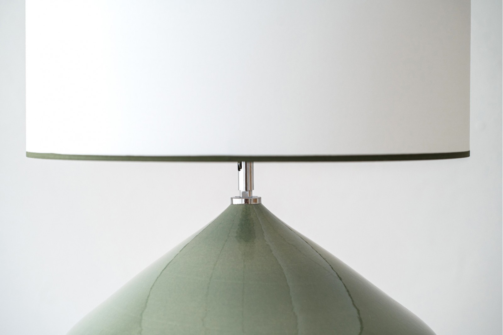 LAMPARA CIAN. PANTALLA. CERAMICA. VERDE