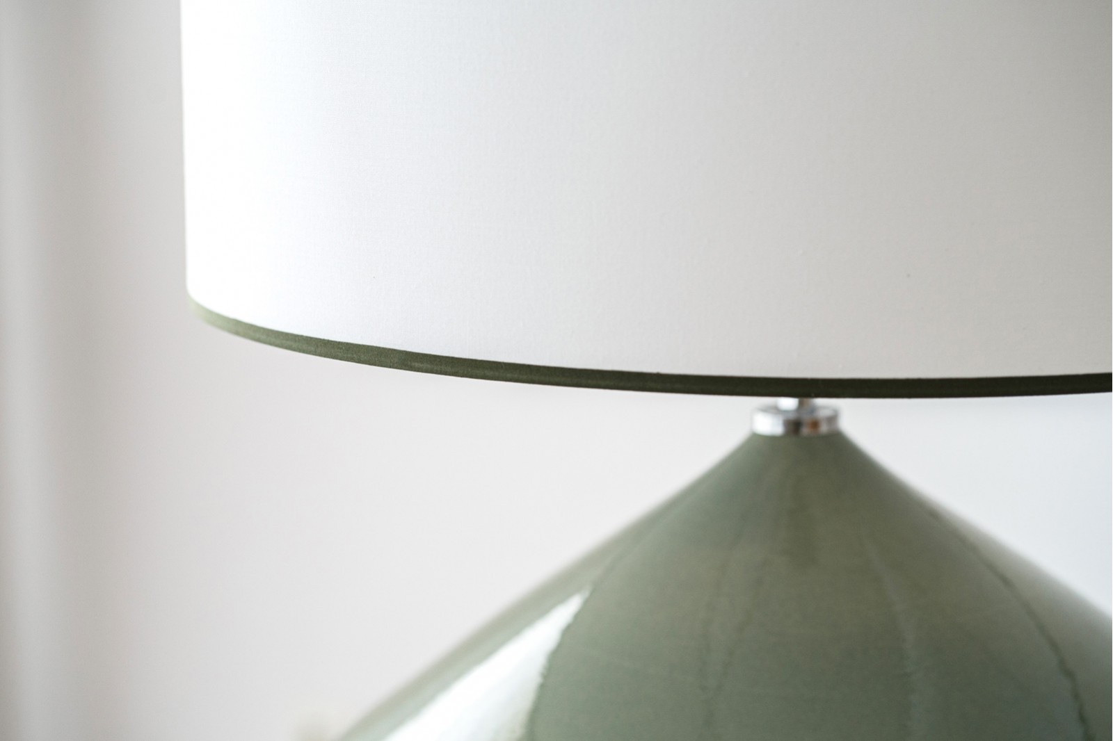 LAMPARA CIAN. PANTALLA. CERAMICA. VERDE