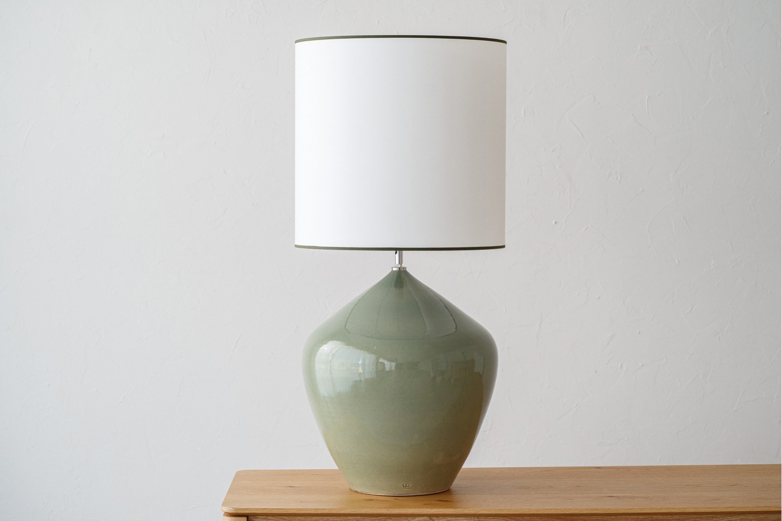 CERAMIC TABLE LAMP. CIAN. LAMPSHADE