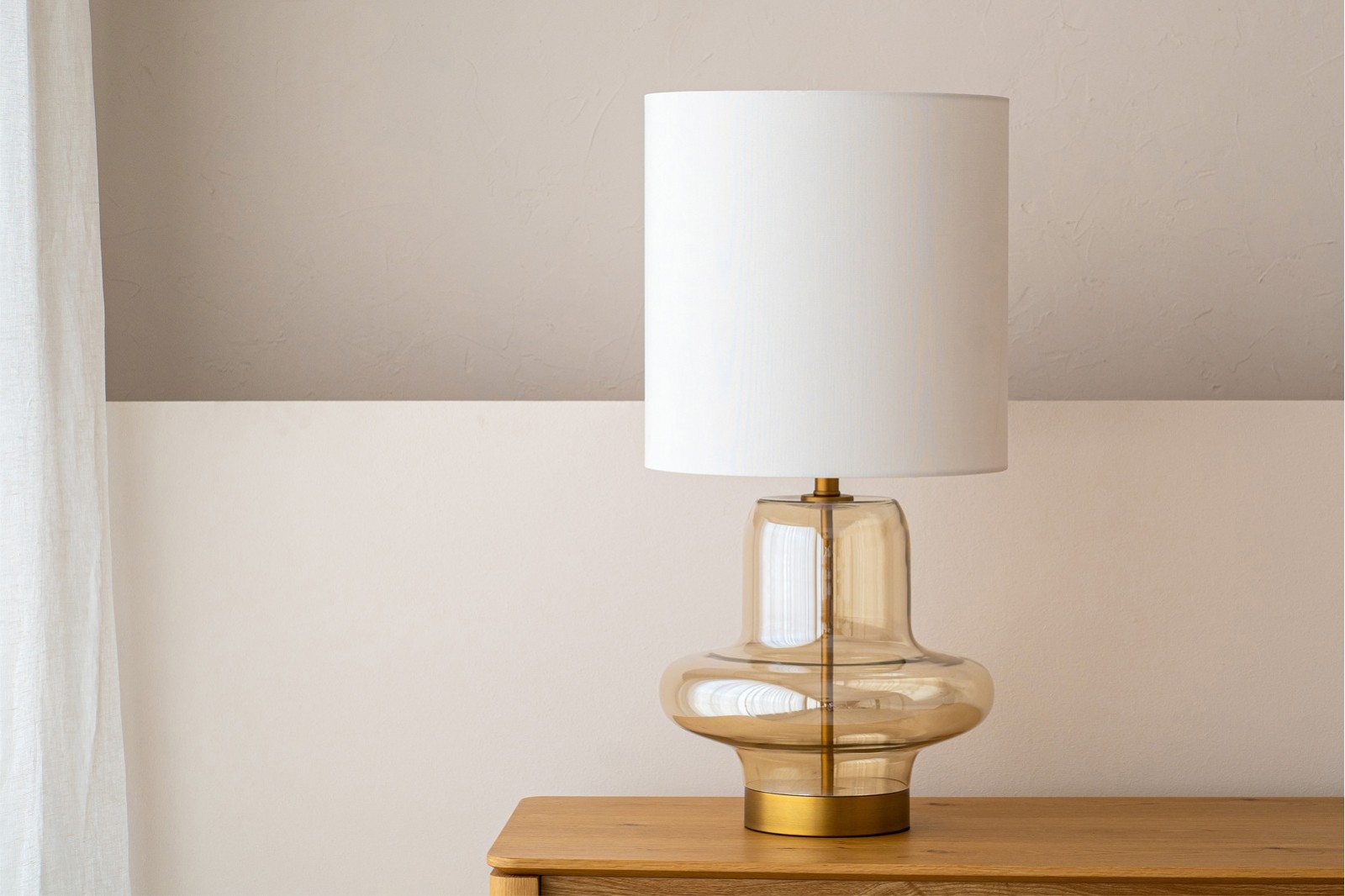 LAMPE BREO. VERRE AMBRE AVEC ABAT-JOUR