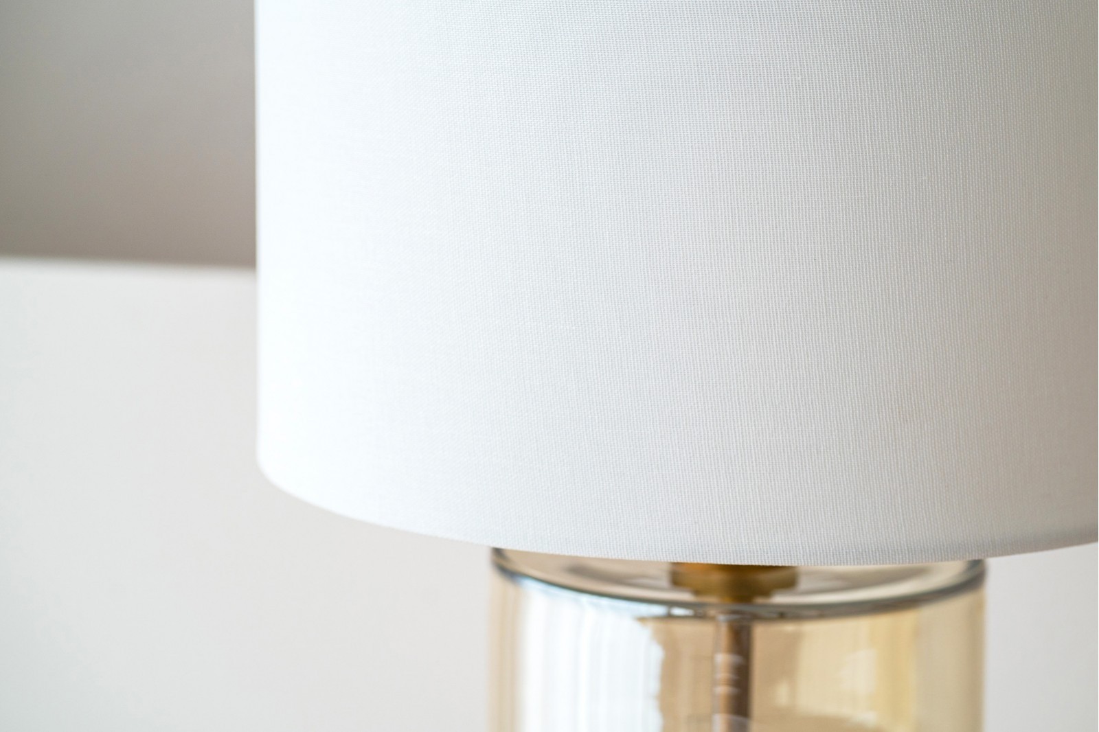 CILLA N1 TABLE LAMP. AMBER GLASS
