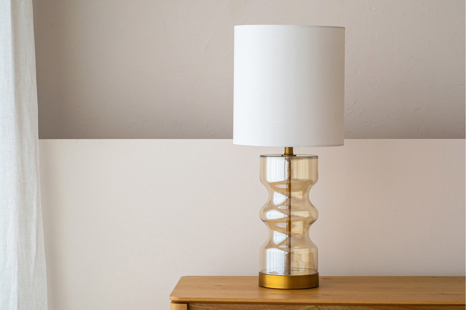 LAMPE CILLA N1. VERRE AMBRE AVEC ABAT-JOUR