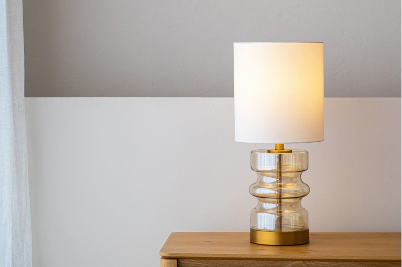 LAMPE CILLA N2. VERRE AMBRE AVEC ABAT-JOUR